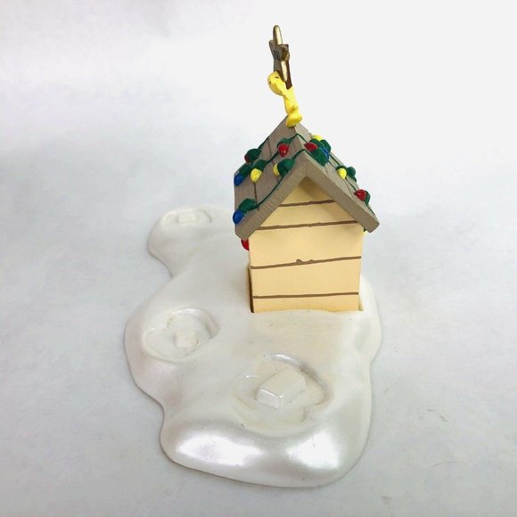 Hallmark Woodstock on Snoopys Doghouse Display Pie - Picture 7 of 12